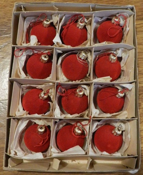 Ozdoby zawieszki choinkowe, czerwone zamszowe kule, 12 sztuk (4)