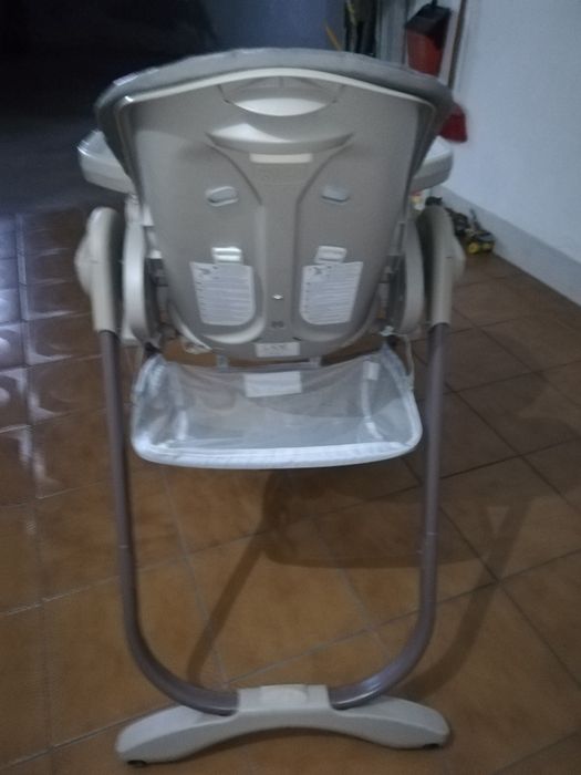 Cadeira de criança para comer