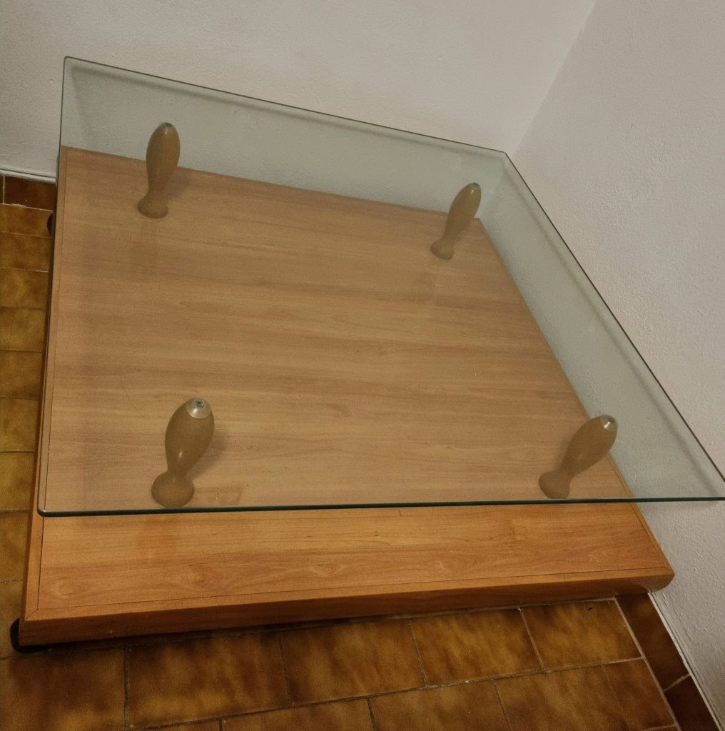 Mesa de centro quadrada