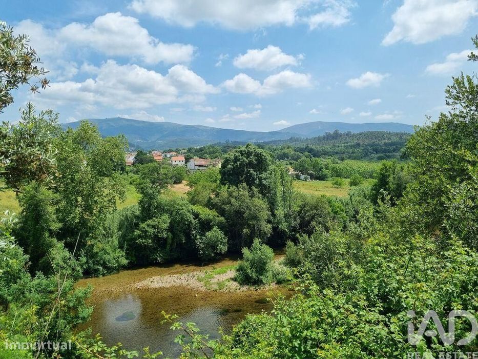 Terreno em Sarzedo de 1002,00 m2