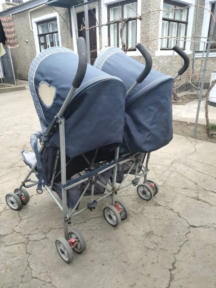 Продам прогулянкову каляску для діійні, чи двох діток !!