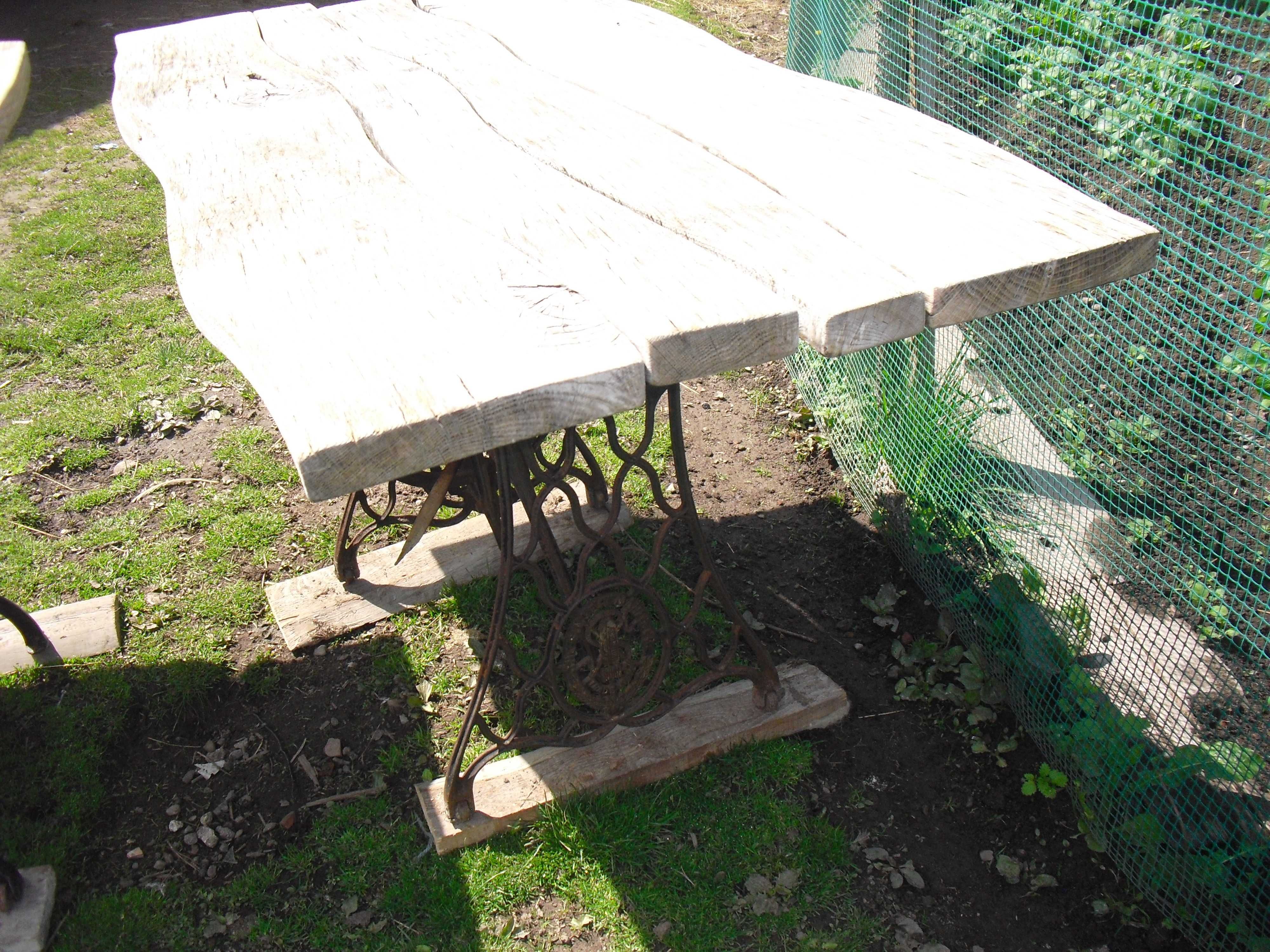 Oryginalny  stół  do ogrodu