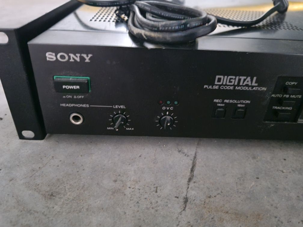 Cyfrowy procesor audio Sony PCM-501ES