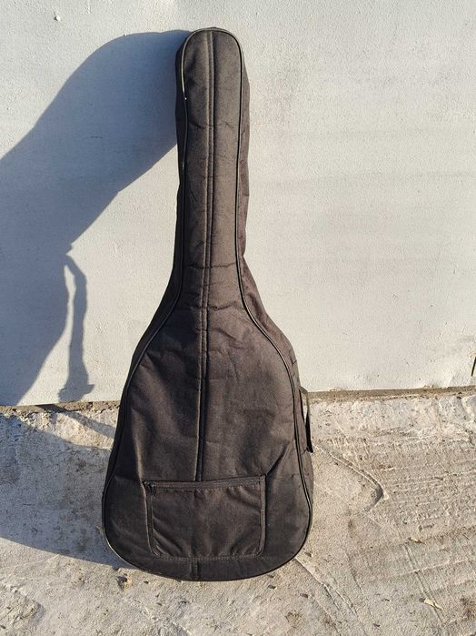 Гитара с чехлом  в отличном рабочем состоянии