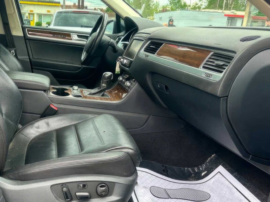 Volkswagen Touareg VR6 Lux      2016