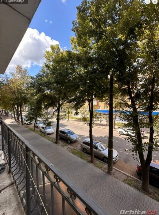 Продам 2 кімн.кв.в елітному  будинку в центрі