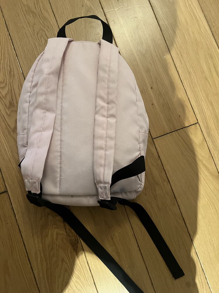 Bershka pudrowy róż plecak