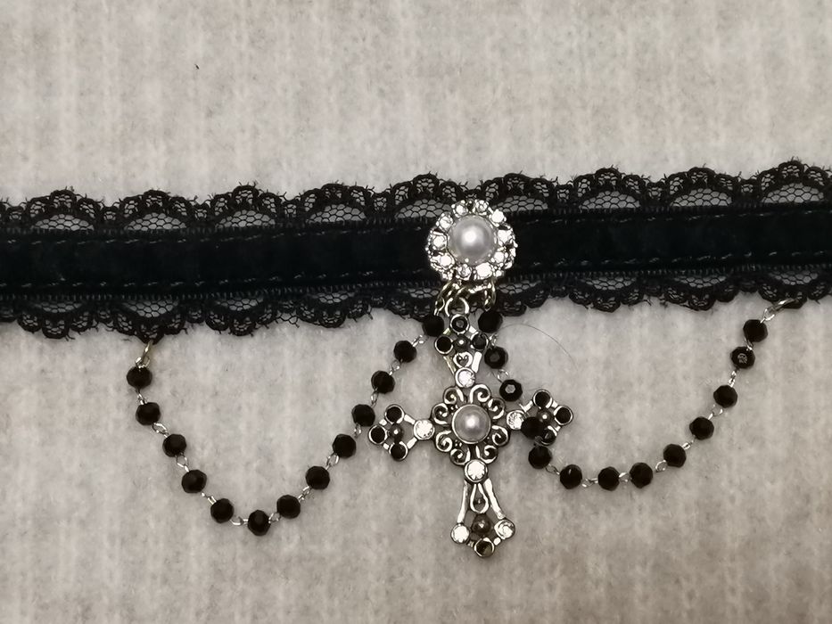 Choker z krzyżem