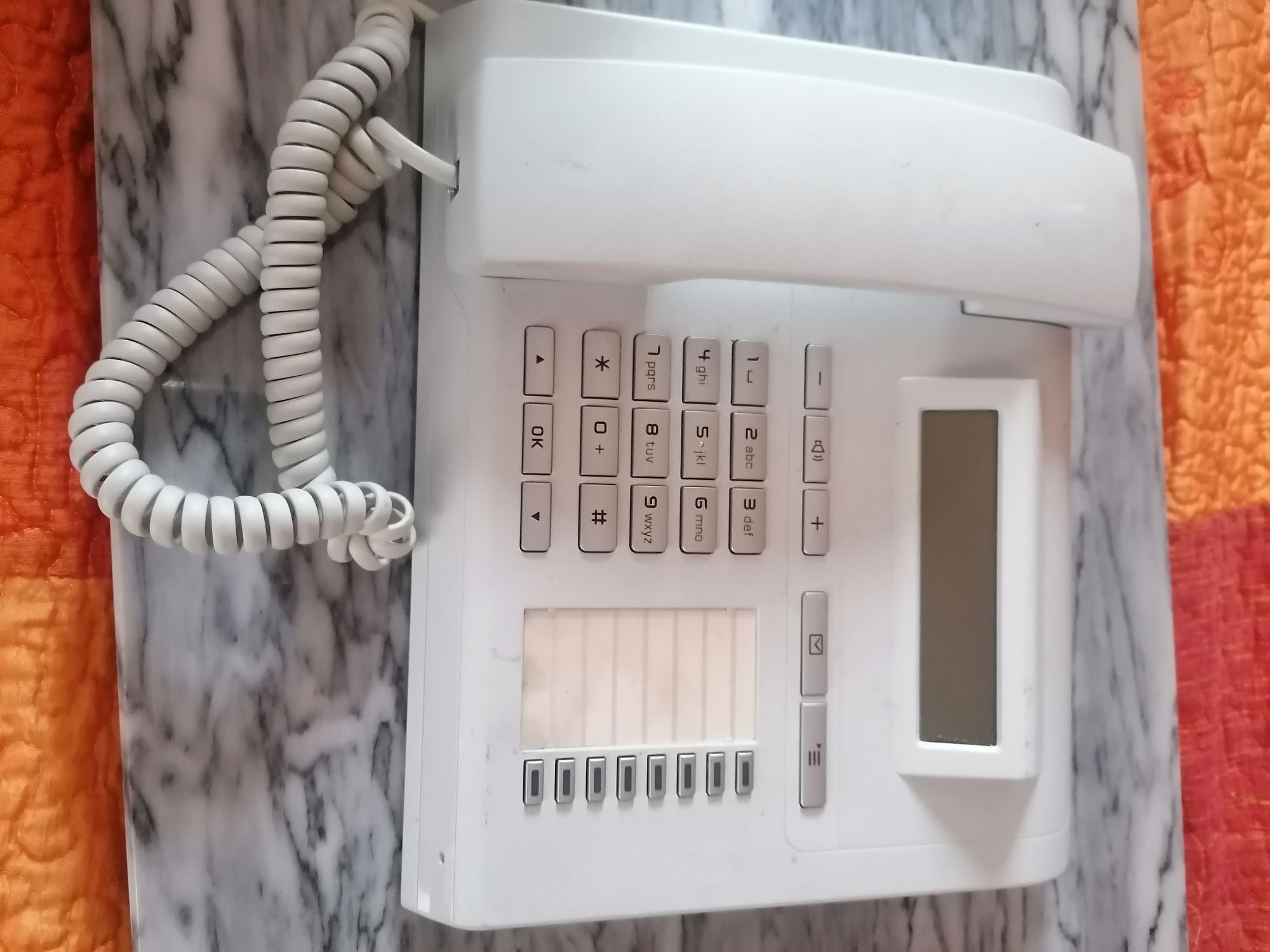 Telefone branco utilitário