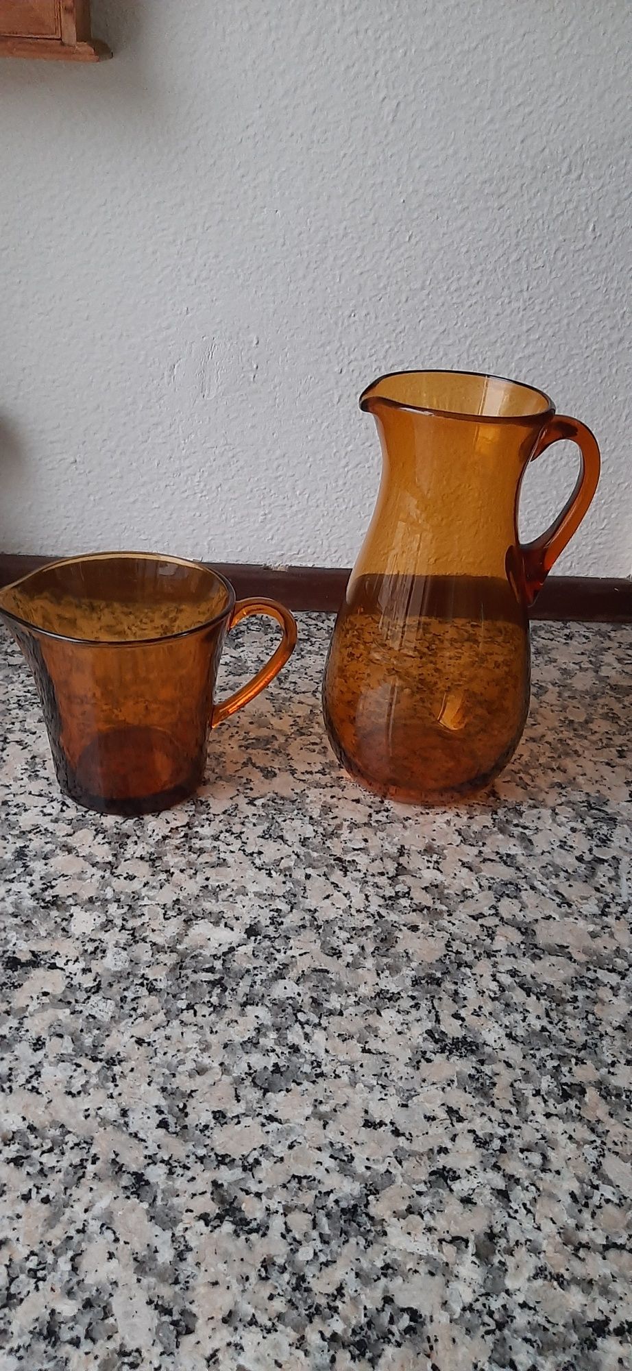 Canecas sortidas e baratas