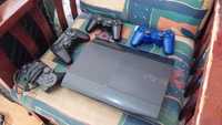 Playstation 3 com comandos, acessórios e muitos jogos