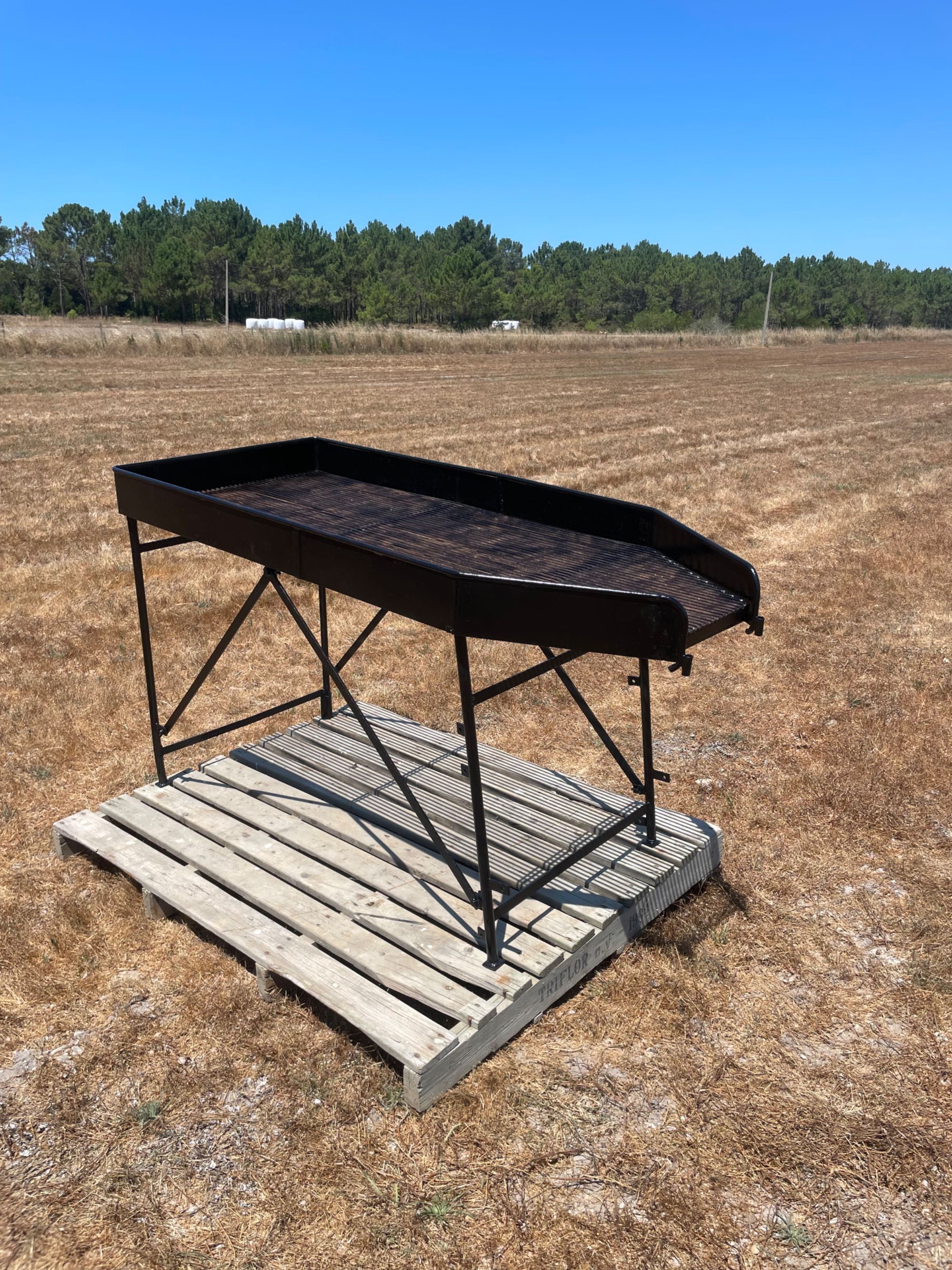 Mesa de escolha em ferro