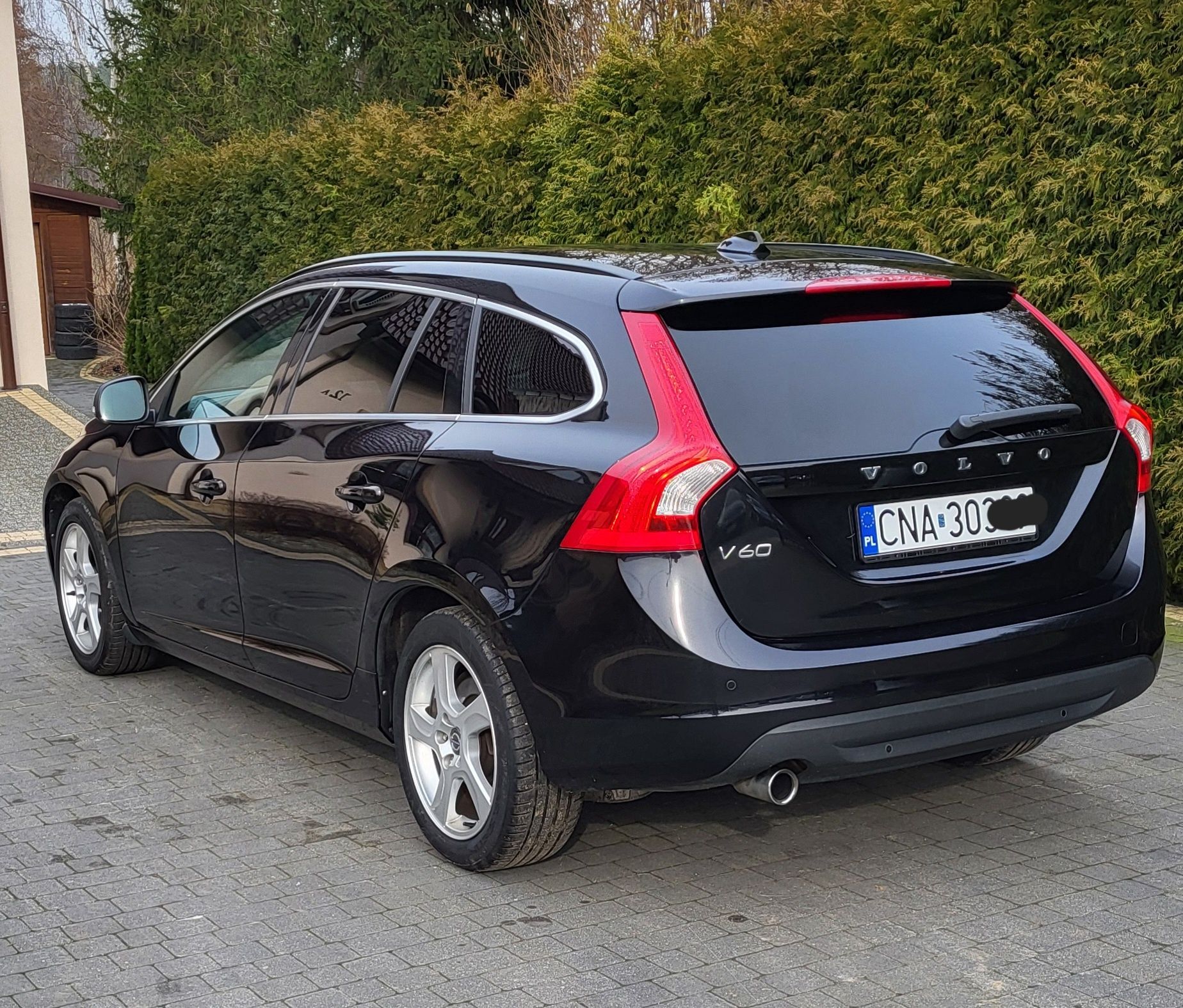 Volvo v60 2012rok 1.6TDI full ledy Navi chromy parktronik Bezwypadkowy