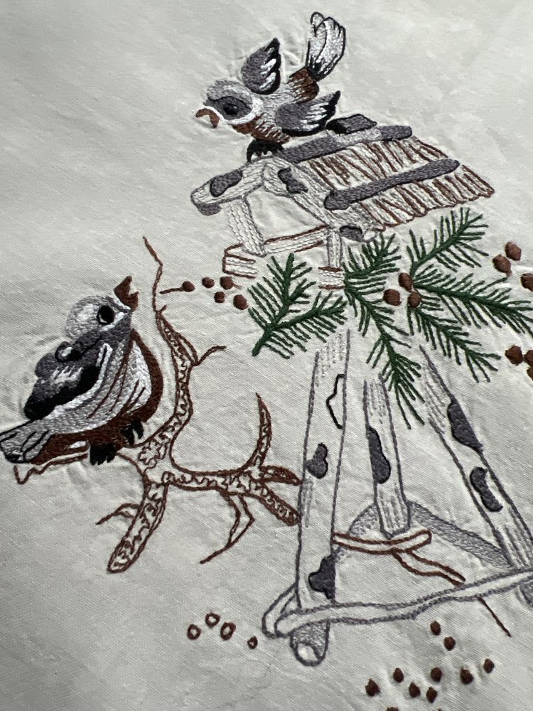 Obrus szydełkowy haftowany ptaki do kolekcji