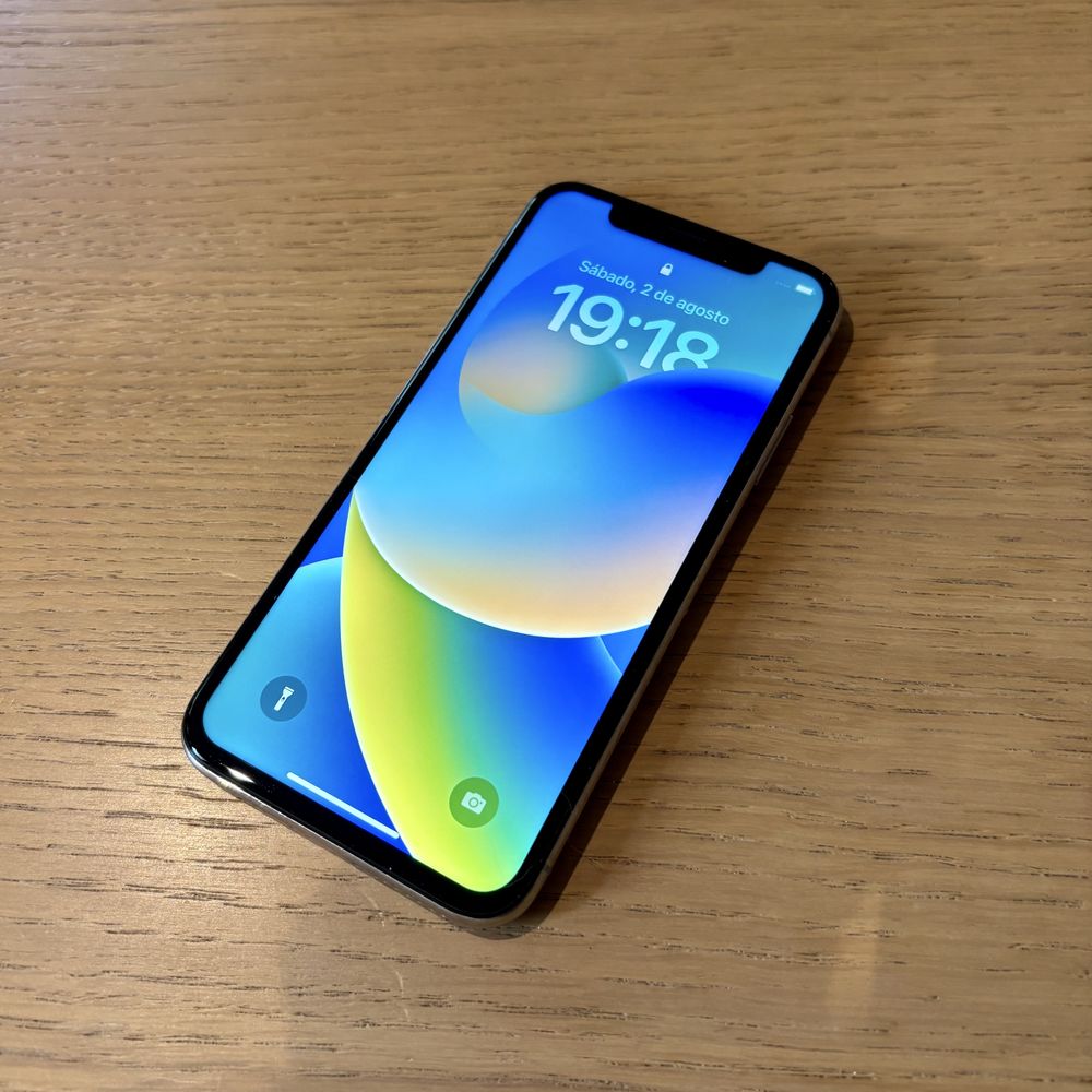 iPhone X 64GB bom estado