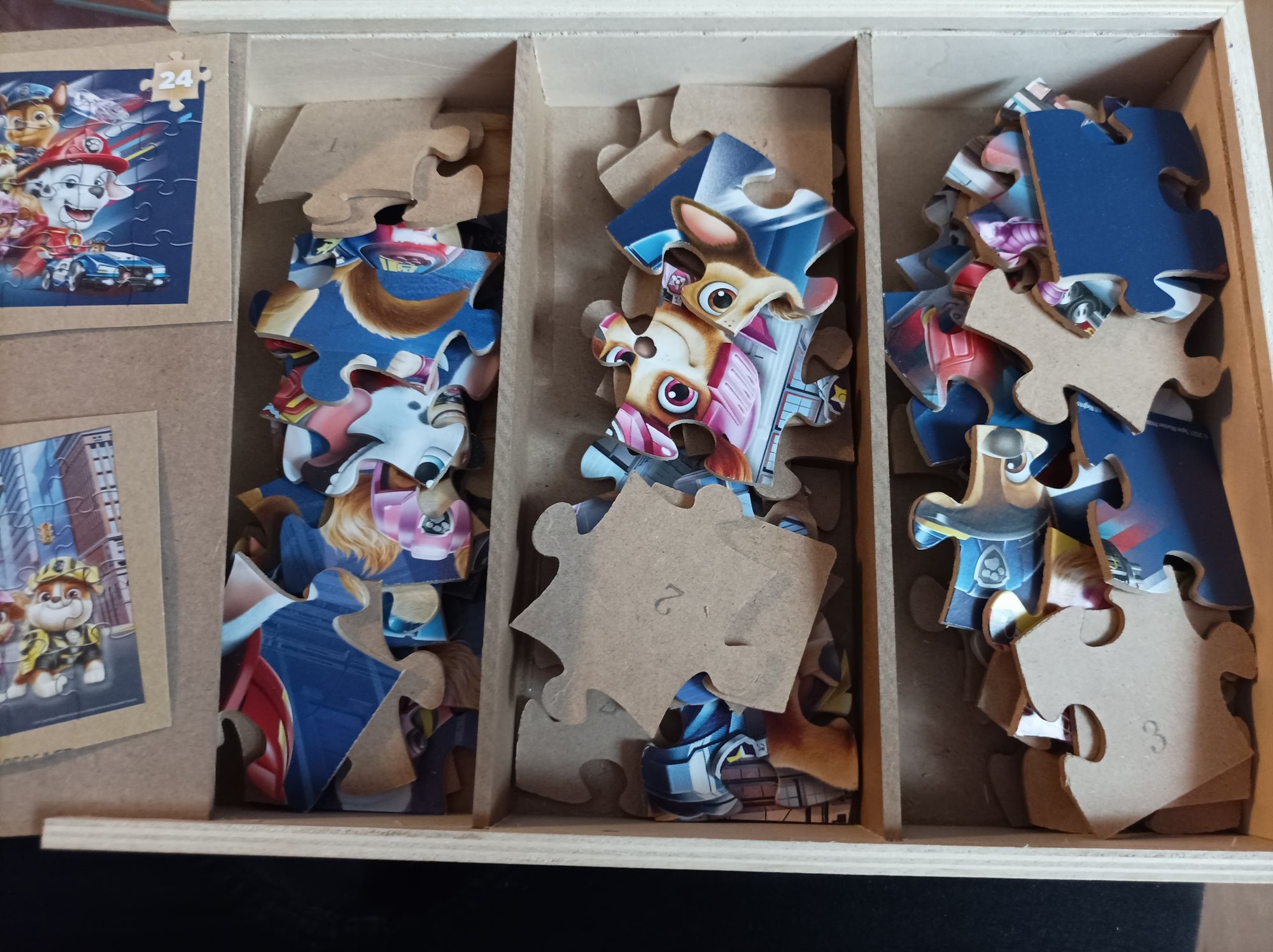 Puzzle drewniane w drewnianym pudełku Psi patrol 3x24 el
