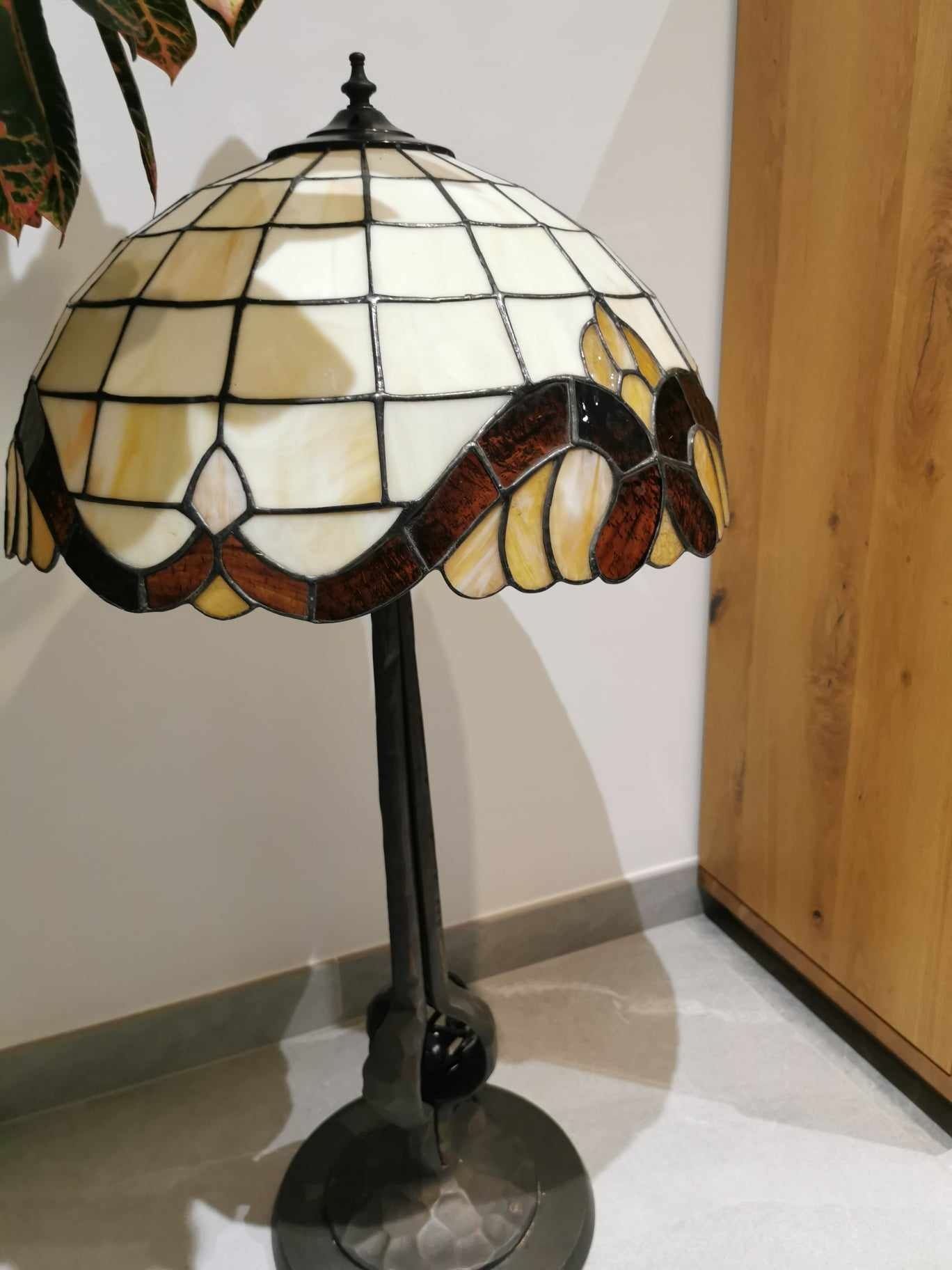 Lampa Tiffany stojąca.