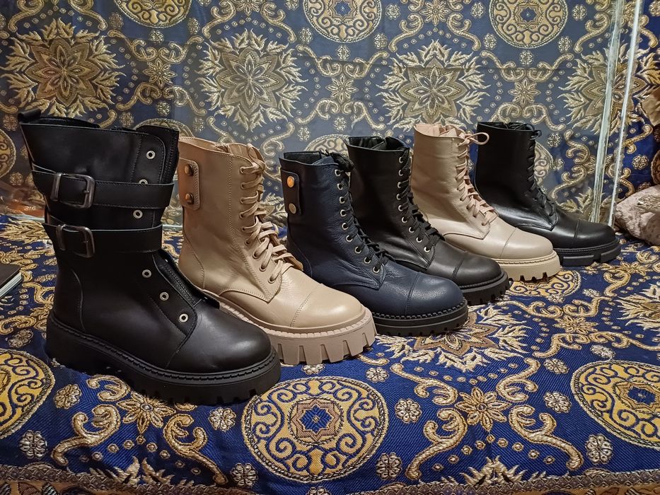 Продам зимове , жіноче взуття