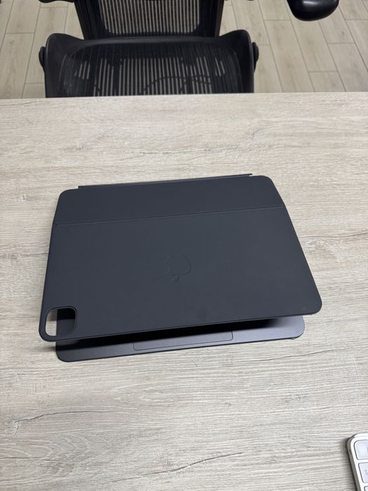 Apple iPad Pro 13 2024 M4 / 2025 M5 Magic Keyboard клавіатура