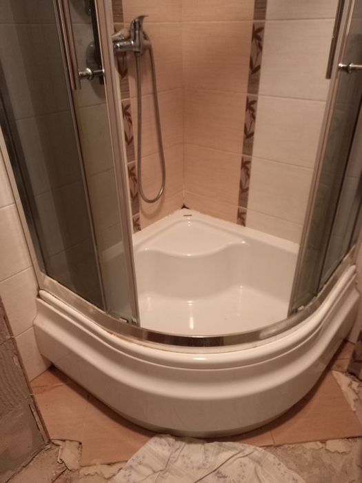 Kabina prysznicowa i wysoki brodzik 90x90