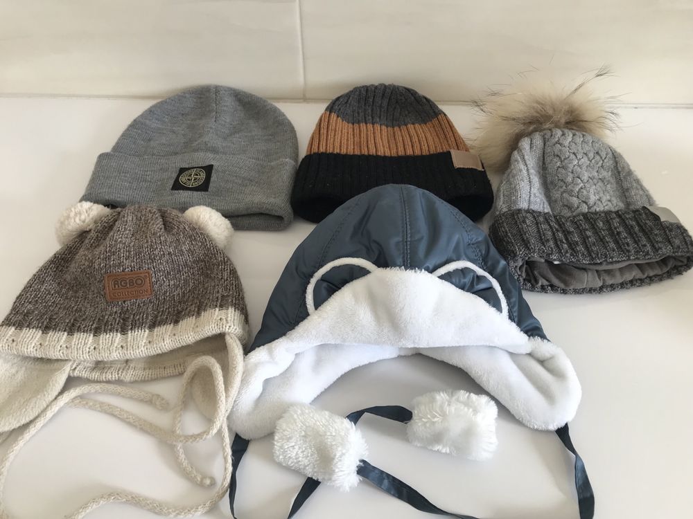 Набір кепків, шапок та рукавичків для хлопчиків