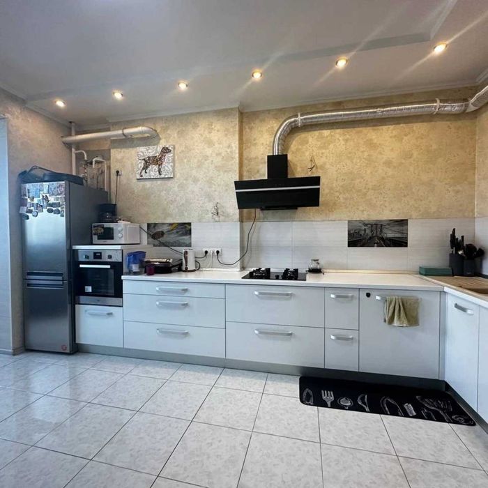 (13) Продам сучасну квартиру з індивідуальним газовим опаленням