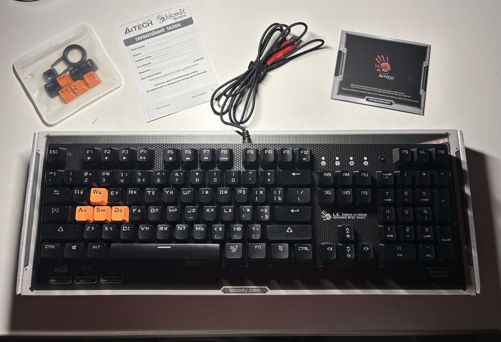 Клавіатура Bloody b810r