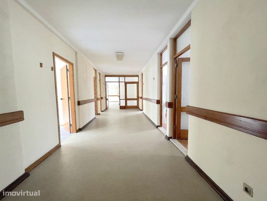 Escritório, Loja e armazém no CENTRO de TORRES VEDRAS.