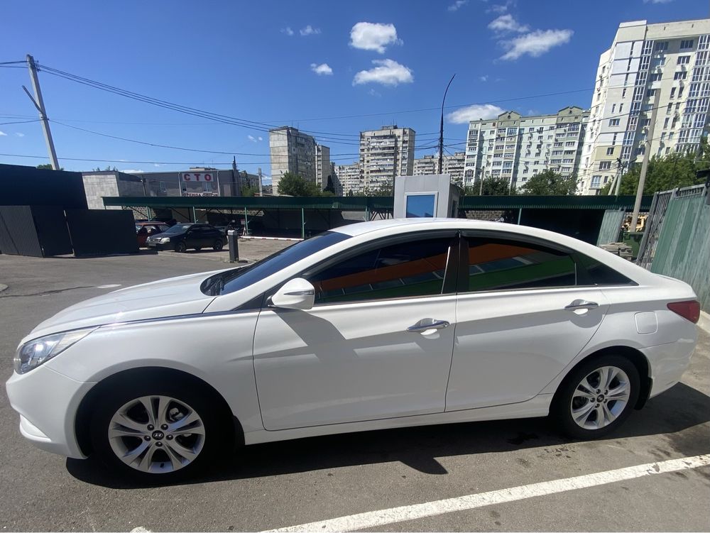 Hyundai Sonata 2011 року 2.0 (газ/бензин)