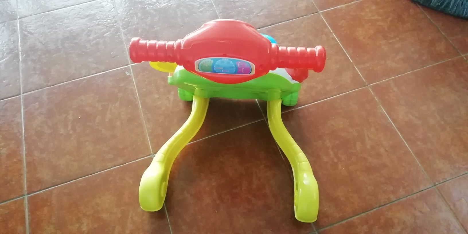 Andarilho Clementoni baby Musical 
Scoter Primeiros Passos