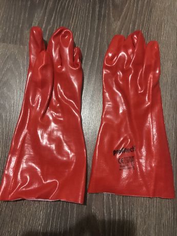Плотные резиновые перчатки