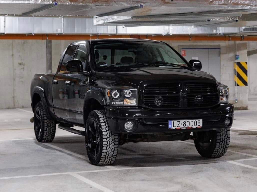 Dodge Ram auto do ślubu/ sesję zdjęciową/ wieczór kawalerski/panieński