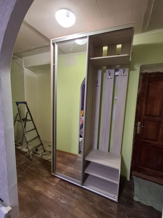 Продам шкаф в прихожую