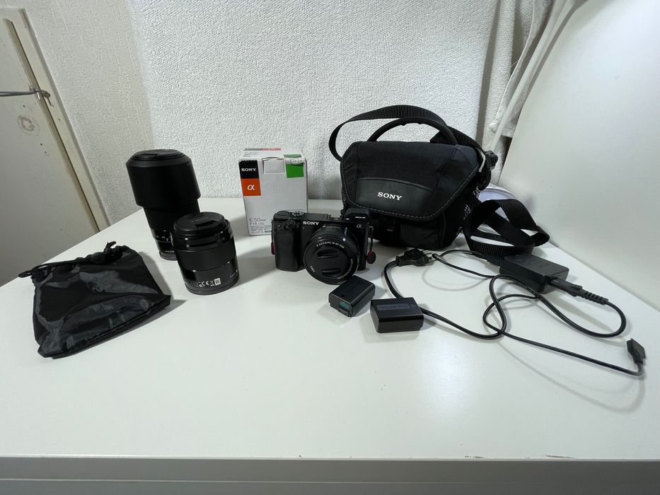 Aparat fotograficzny Sony A6000, trzy obiektywy, akcesoria, 3400 zdjęć