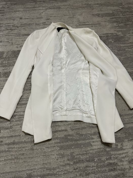 Подовжений білий піджак зара