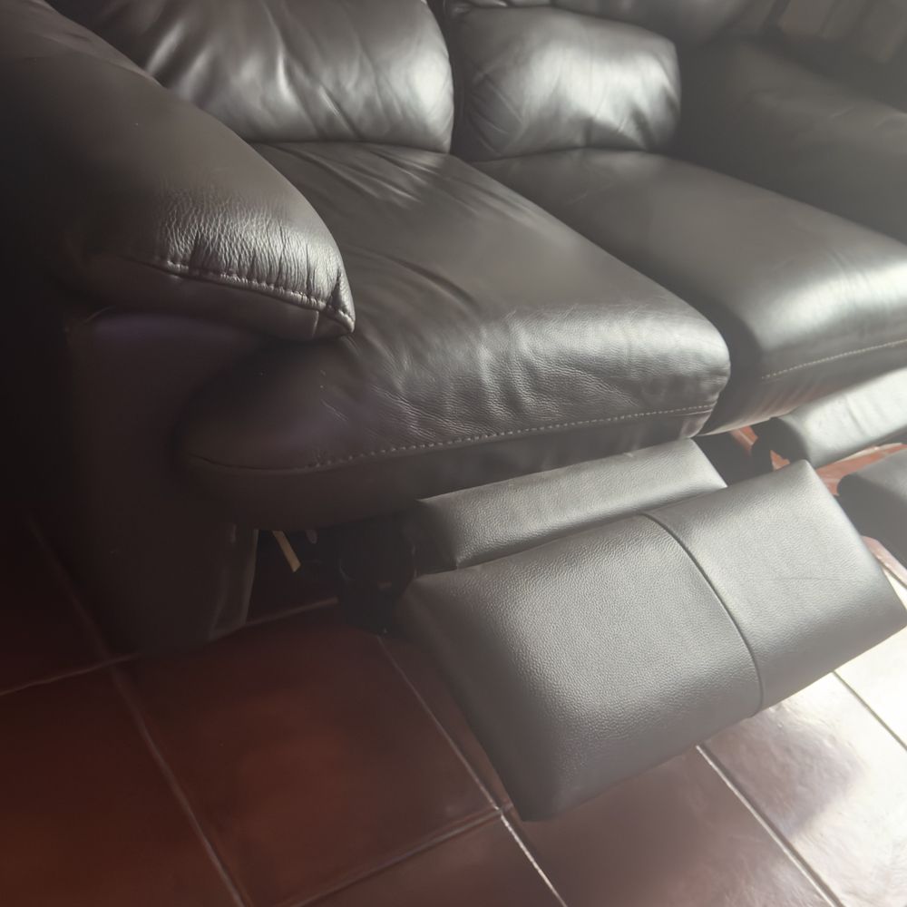 Sofa em pele 3 lugares