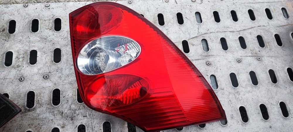 LAMPA LEWA TYLNA LEWY TYŁ LAGUNA II KOMBI STAN BDB 8200002471