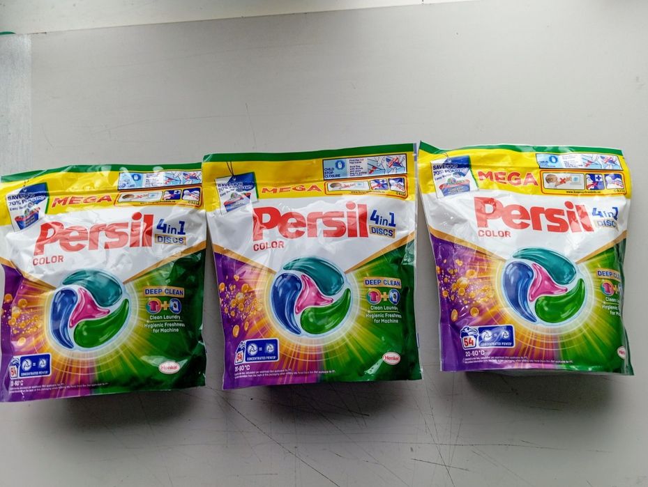 Persil 4w1 kapsułki do prania koloru 54 szt. 3 opakowania