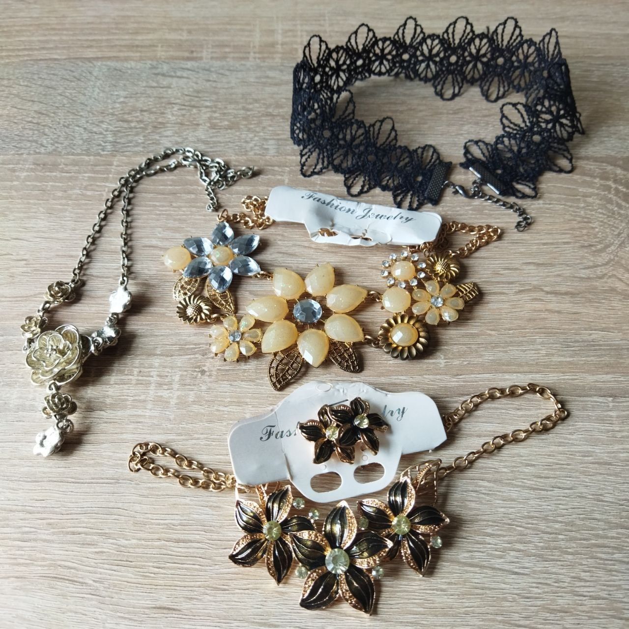 Женские украшения