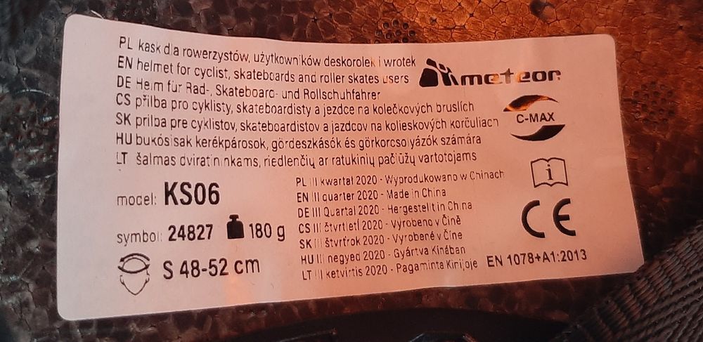 Kask rowerowy dla dziecka. Deskorolka lub na wrotki.