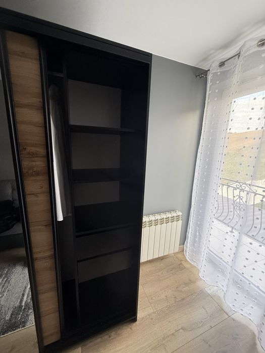 Duża przestronna szafa
