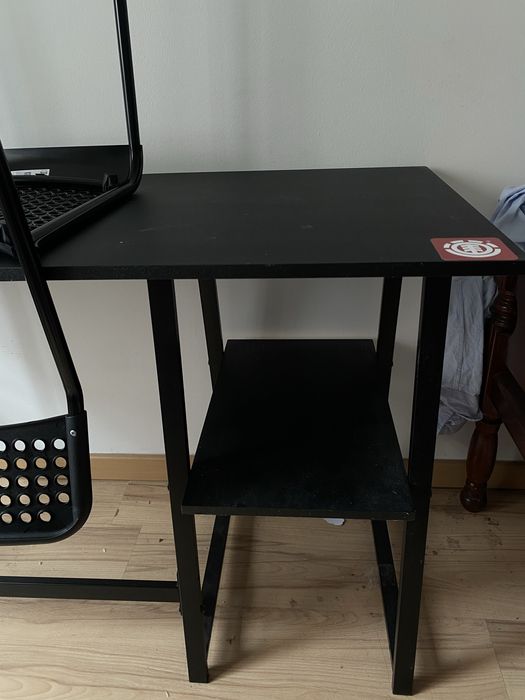 Secretaria com cadeira