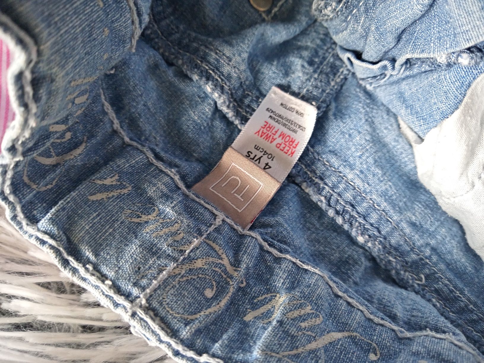 Krótkie spodenki jeansowe jeansy 104 TU