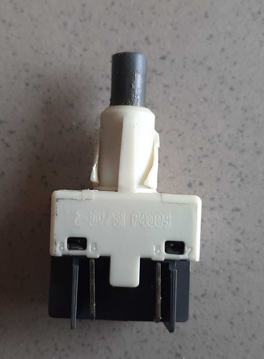 Włącznik zasilania BEKO DIS 1501