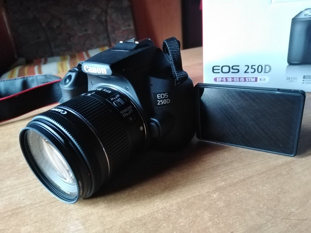 Canon EOS 250D + Dodatki Nowy sprzęt !