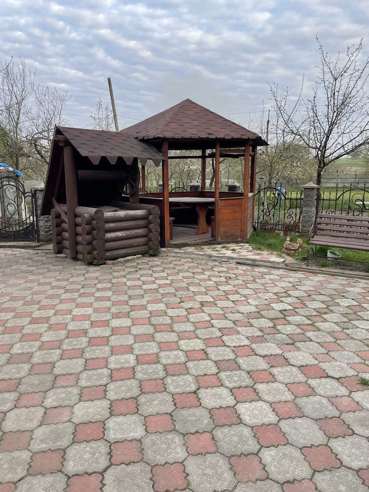 Будинок  у м . Бурштин