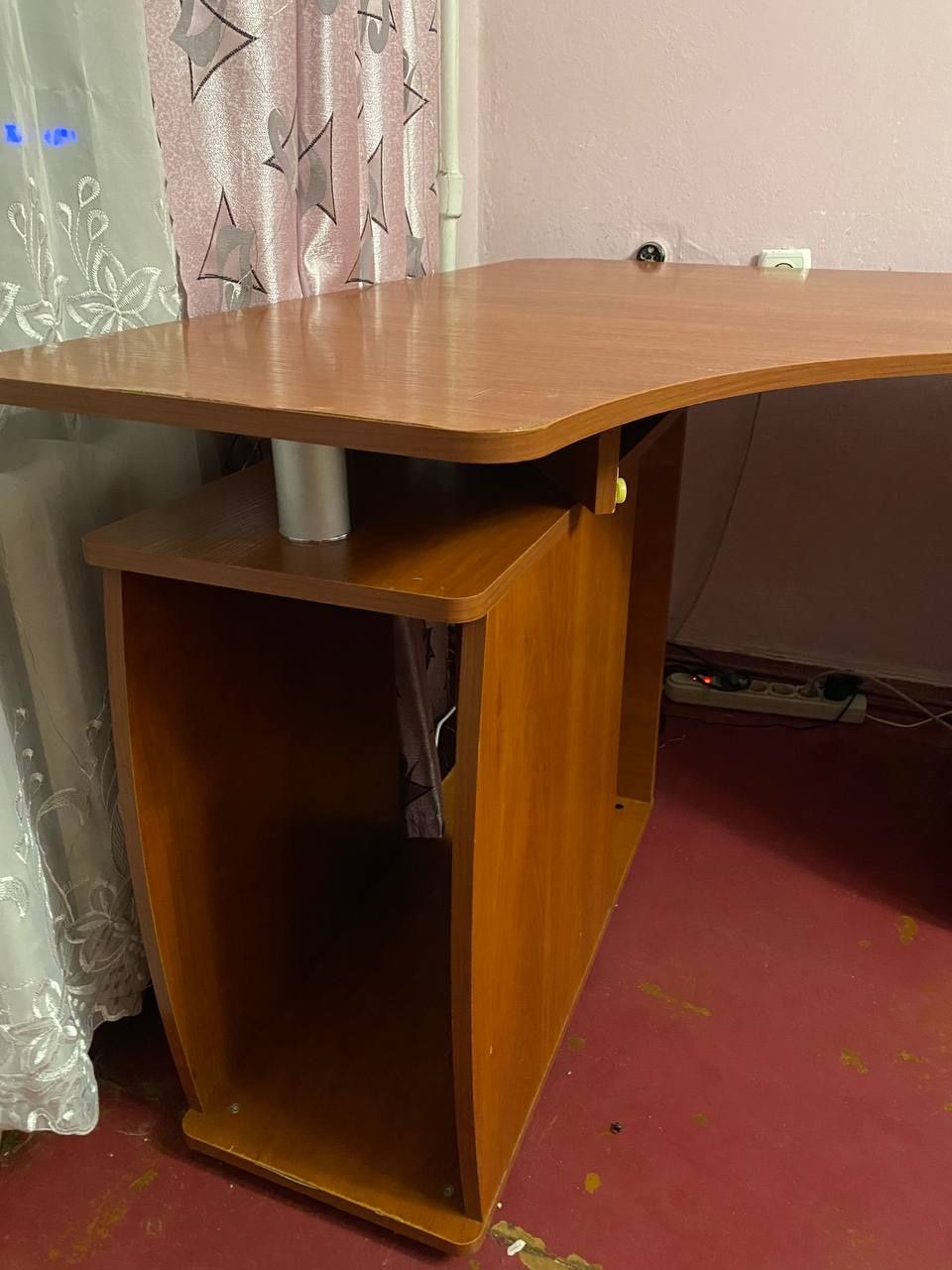 Стіл комп'ютерний