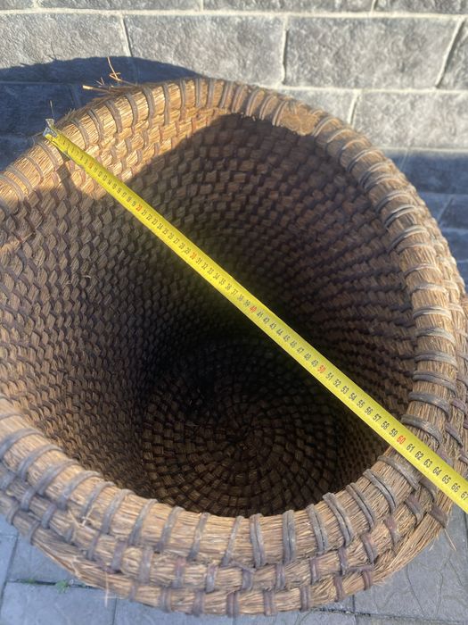 Старовинна плетена бочка корзина
