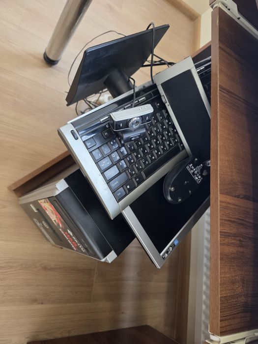 Стіл,крісло комп'ютерне,компютер.4000тис.