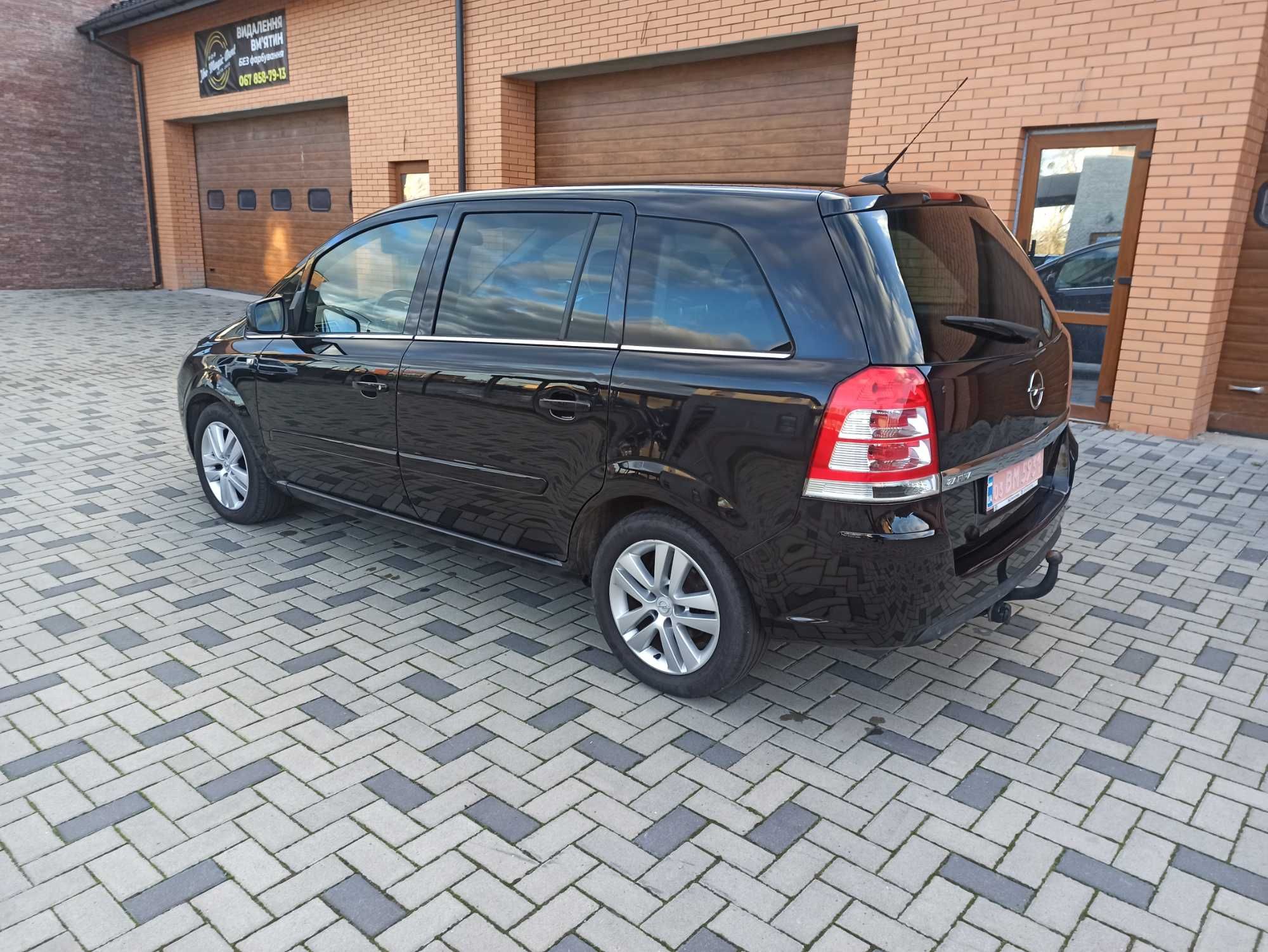 Опель Зафіра Opel Zafira 2011